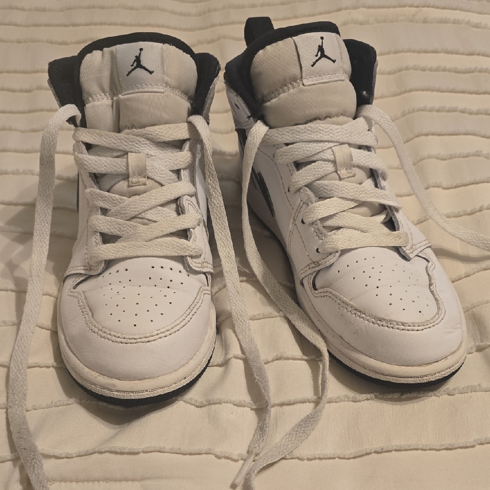 Jordan 1 Mid Reverse Panda DQ8424-132 Sneakers, Size 2Y